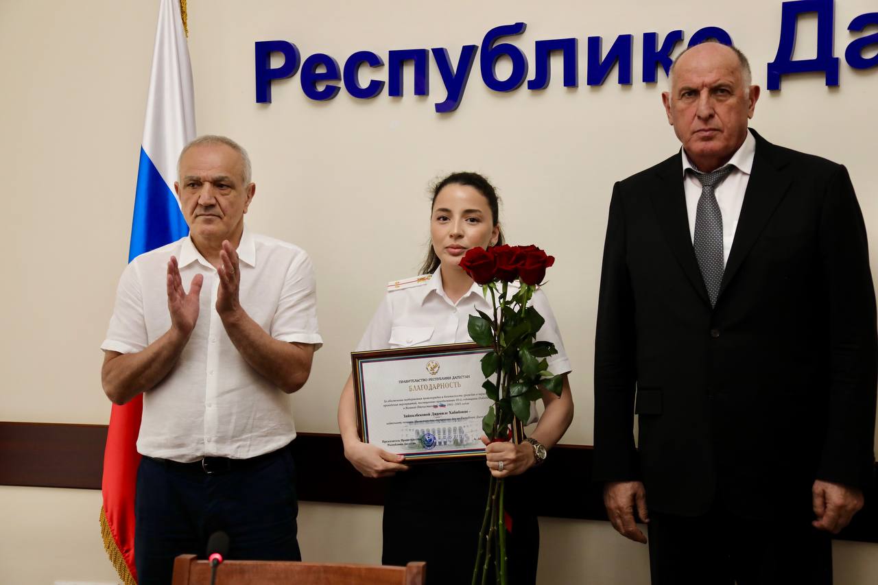 Абдулмуслим Абдулмуслимов вручил награды сотрудникам МВД Дагестана
