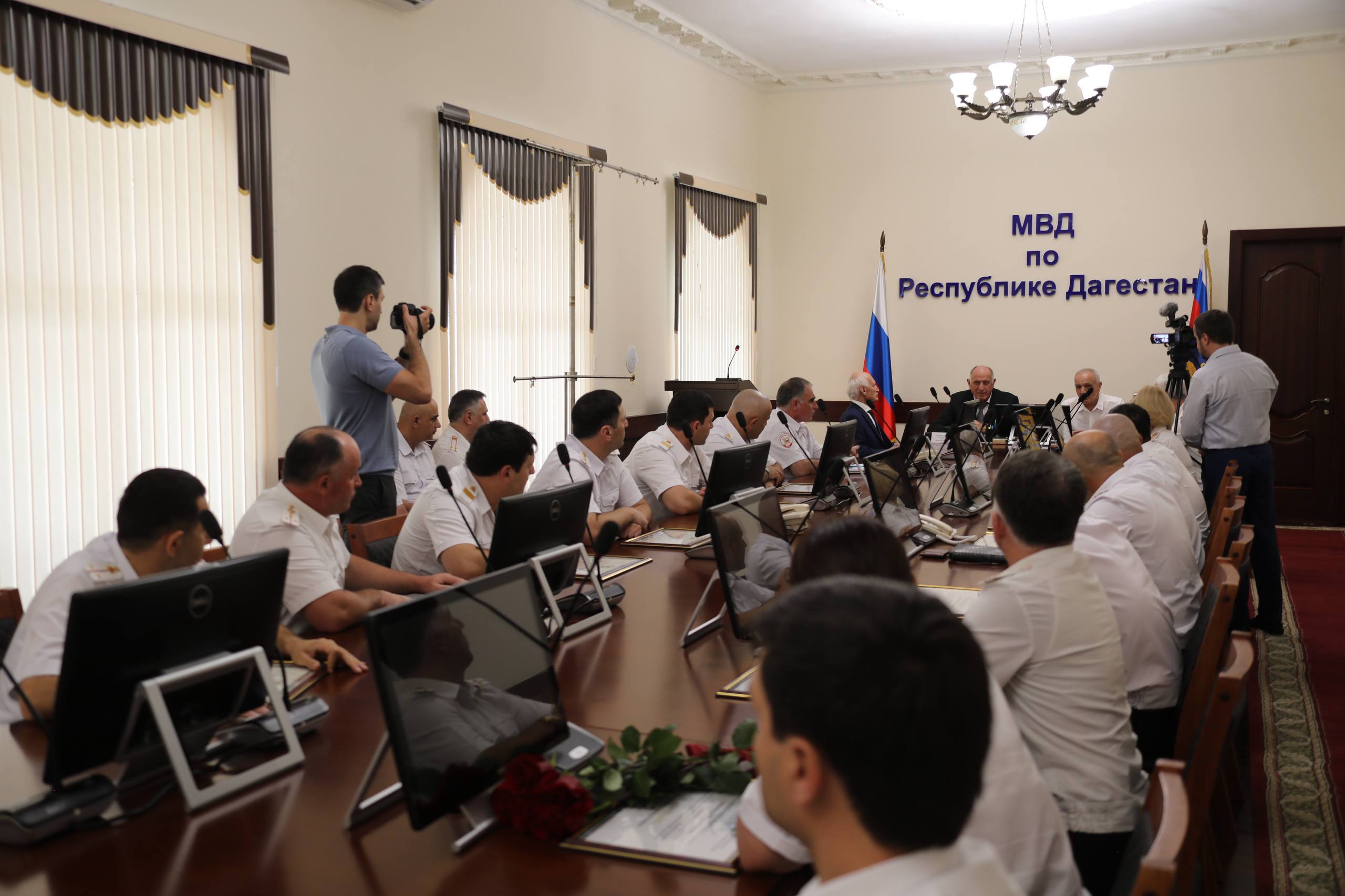 Абдулмуслим Абдулмуслимов вручил награды сотрудникам МВД Дагестана