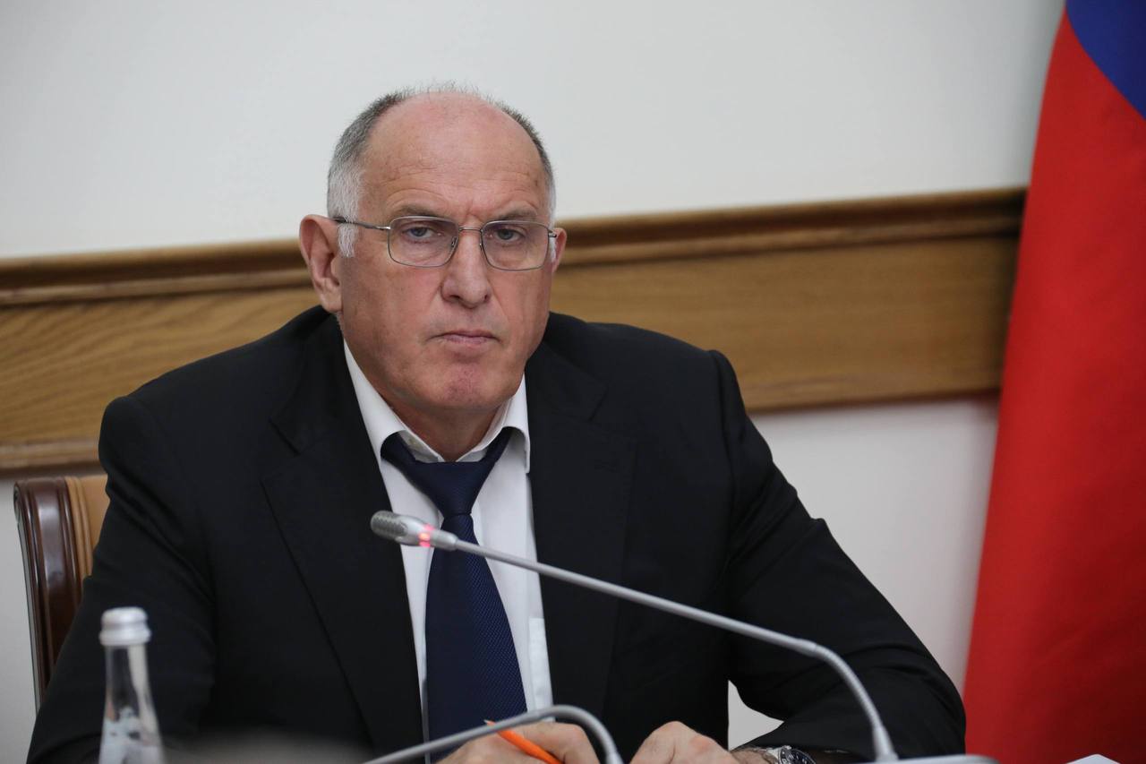 Ликвидацию последствий происшествия в столичном МКД по ул. Гапцахская обсудили в Правительстве Дагестана
