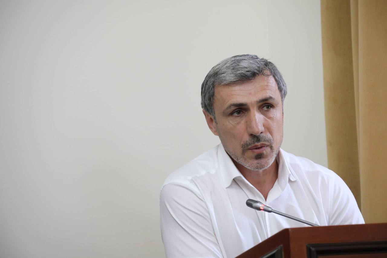 Ликвидацию последствий происшествия в столичном МКД по ул. Гапцахская обсудили в Правительстве Дагестана
