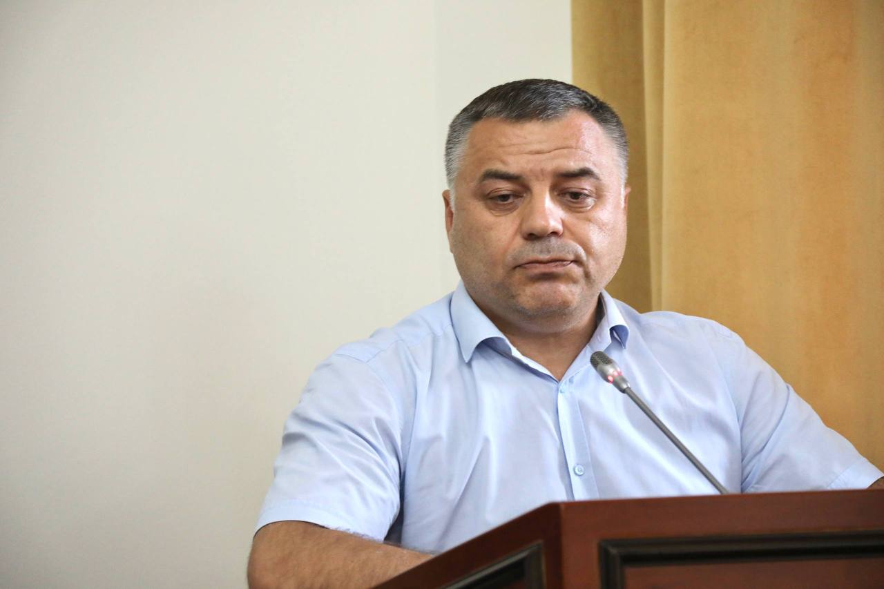 Ликвидацию последствий происшествия в столичном МКД по ул. Гапцахская обсудили в Правительстве Дагестана