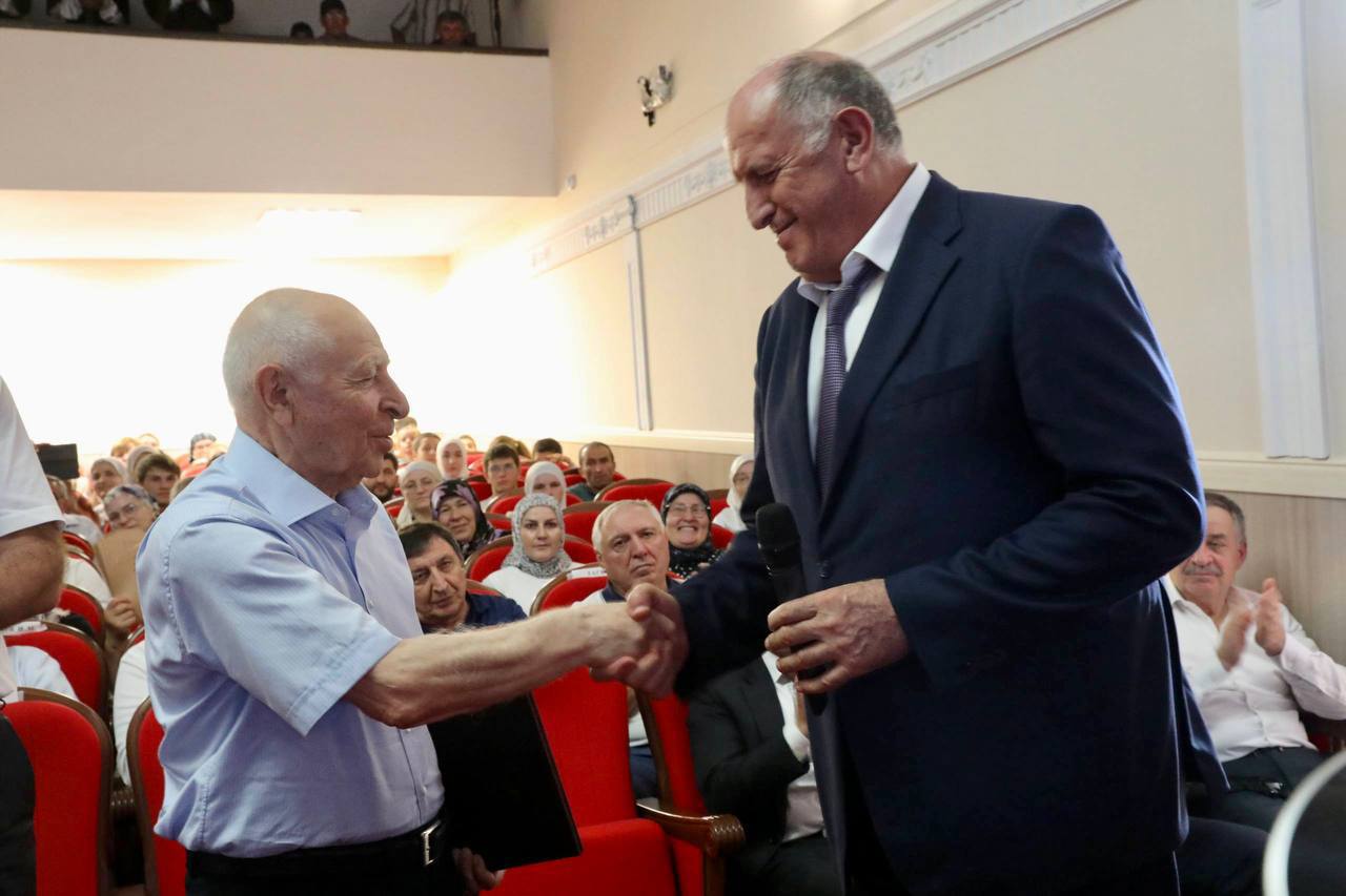Абдулмуслим Абдулмуслимов принял участие в праздновании 85-летнего юбилея Муху Алиева в Хунзахском районе