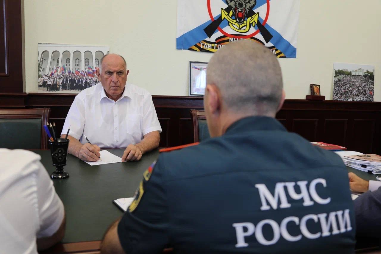 Свыше 250 огнеборцев участвуют в тушении пожаров в 4-х районах Дагестана