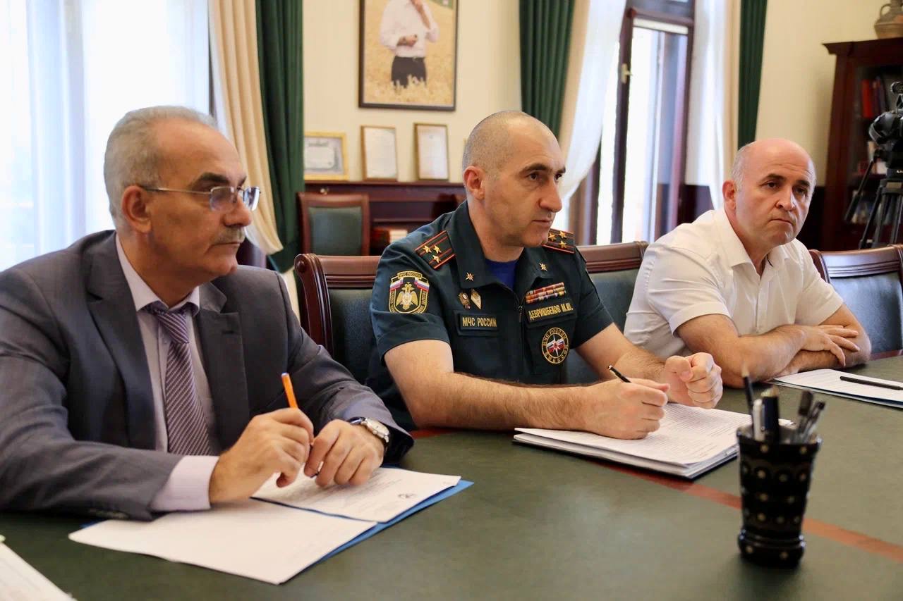 Свыше 250 огнеборцев участвуют в тушении пожаров в 4-х районах Дагестана