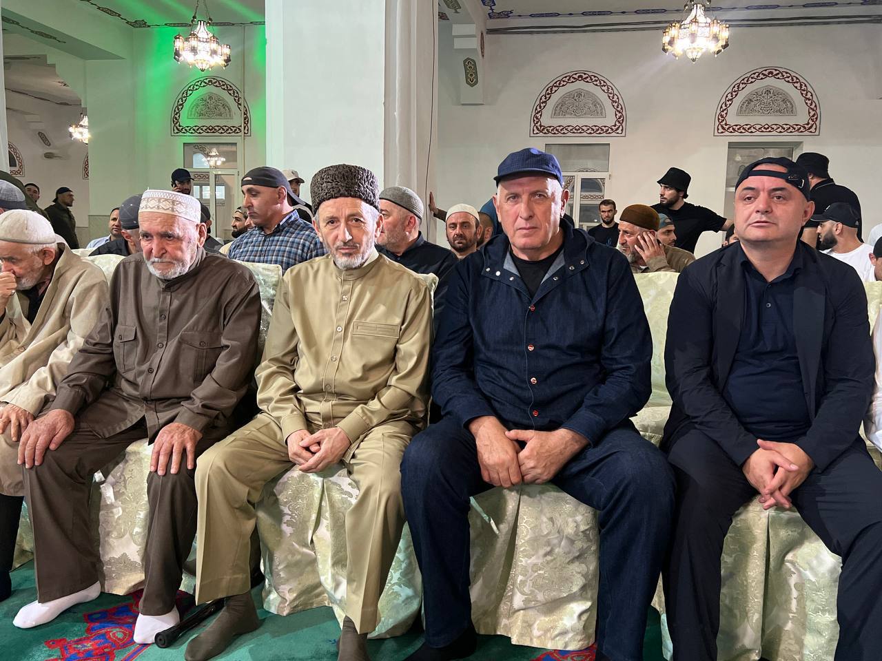 Премьер Дагестана Абдулмуслим Абдулмуслимов посетил Мавлид ан-Наби