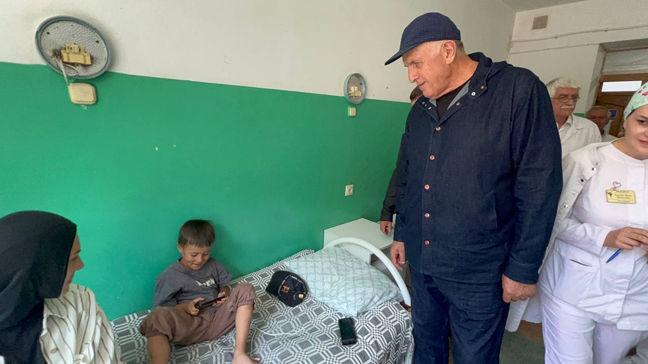 Абдулмуслим Абдулмуслимов посетил ряд социальных объектов в Бежтинском участке