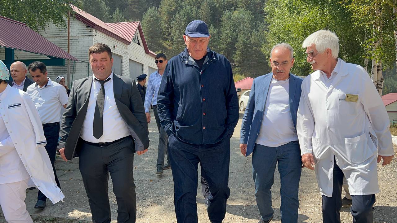 Абдулмуслим Абдулмуслимов посетил ряд социальных объектов в Бежтинском участке