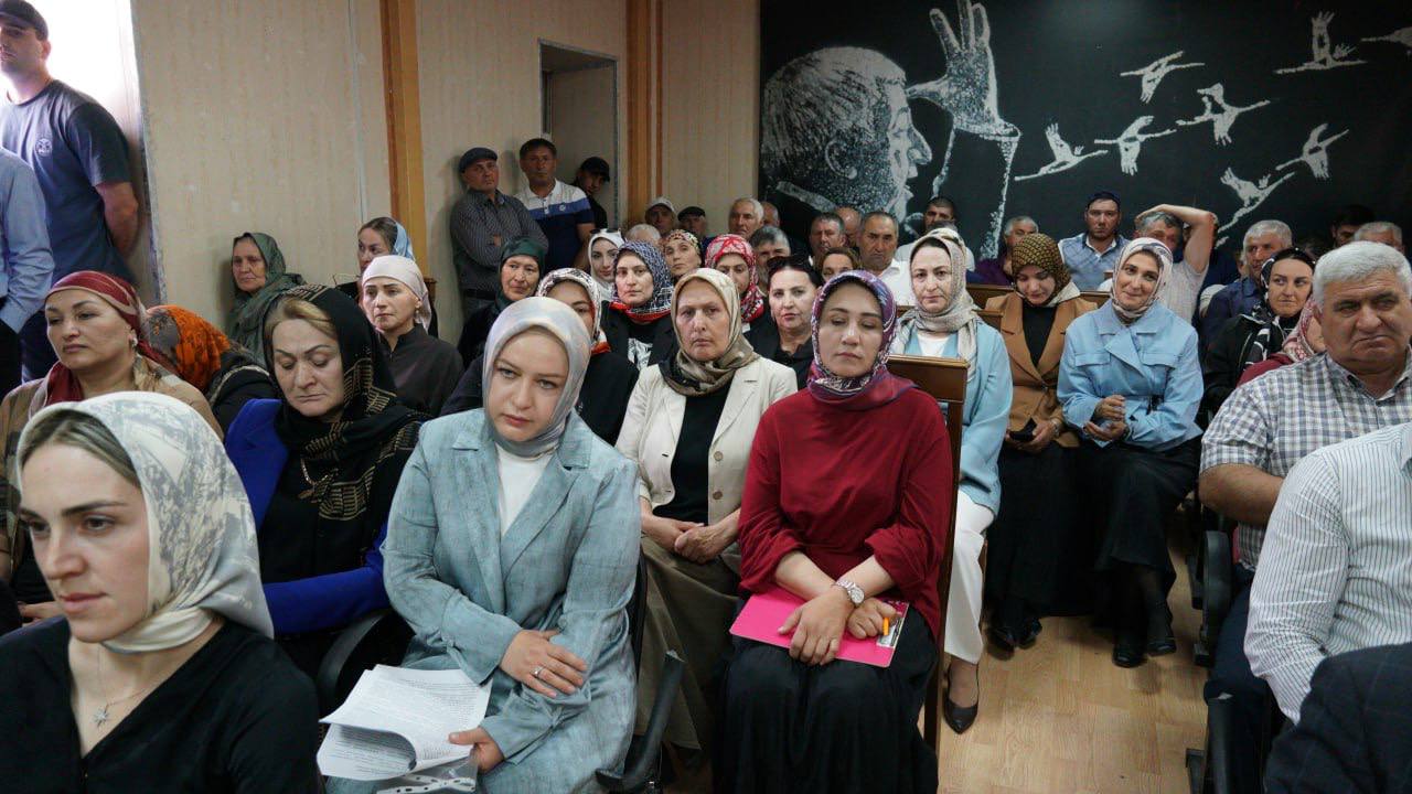 Абдулмуслим Абдулмуслимов лично ознакомился с ходом выполнения поручений по социально-экономическому развитию Бежтинского участка