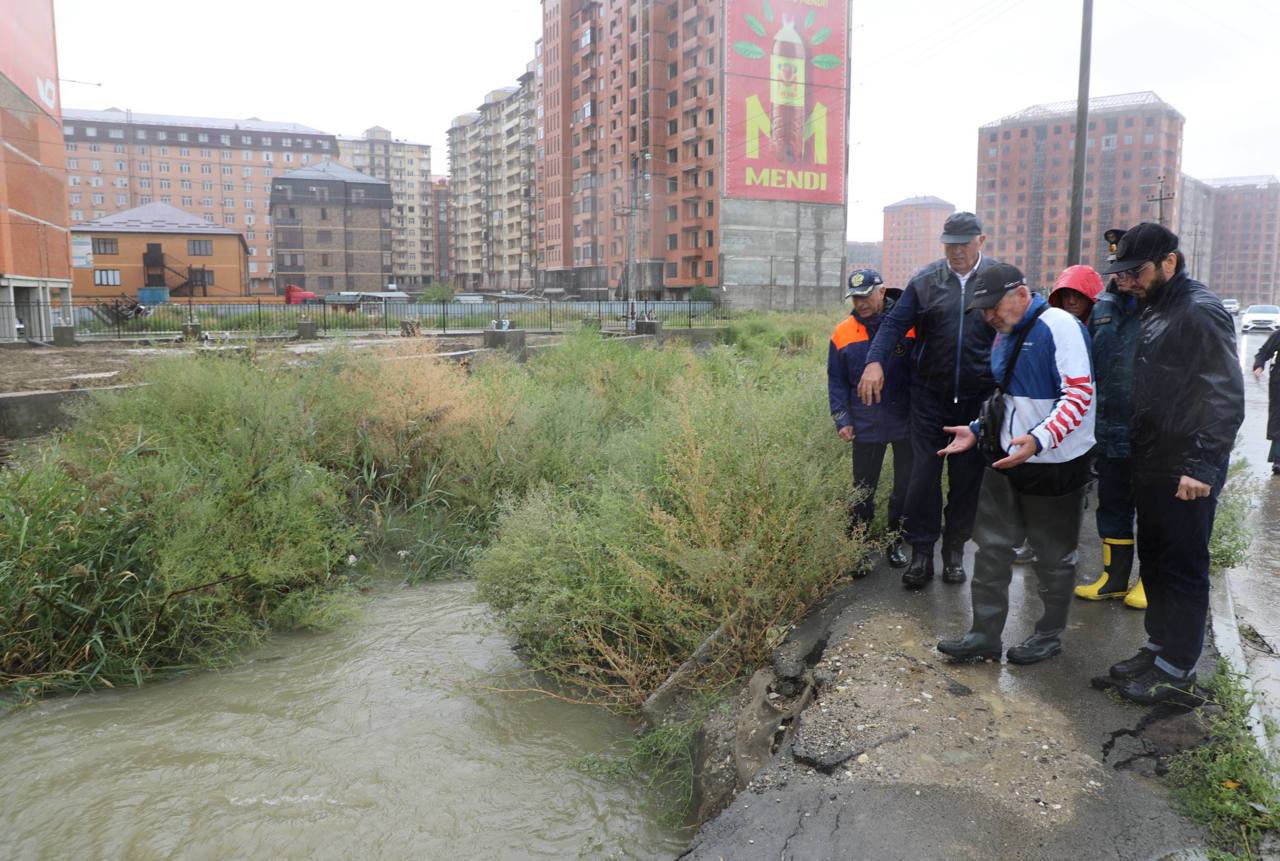 Спецтехника привлечена для откачивания воды с подстанции «Приморская» и прилегающих территорий в Махачкале