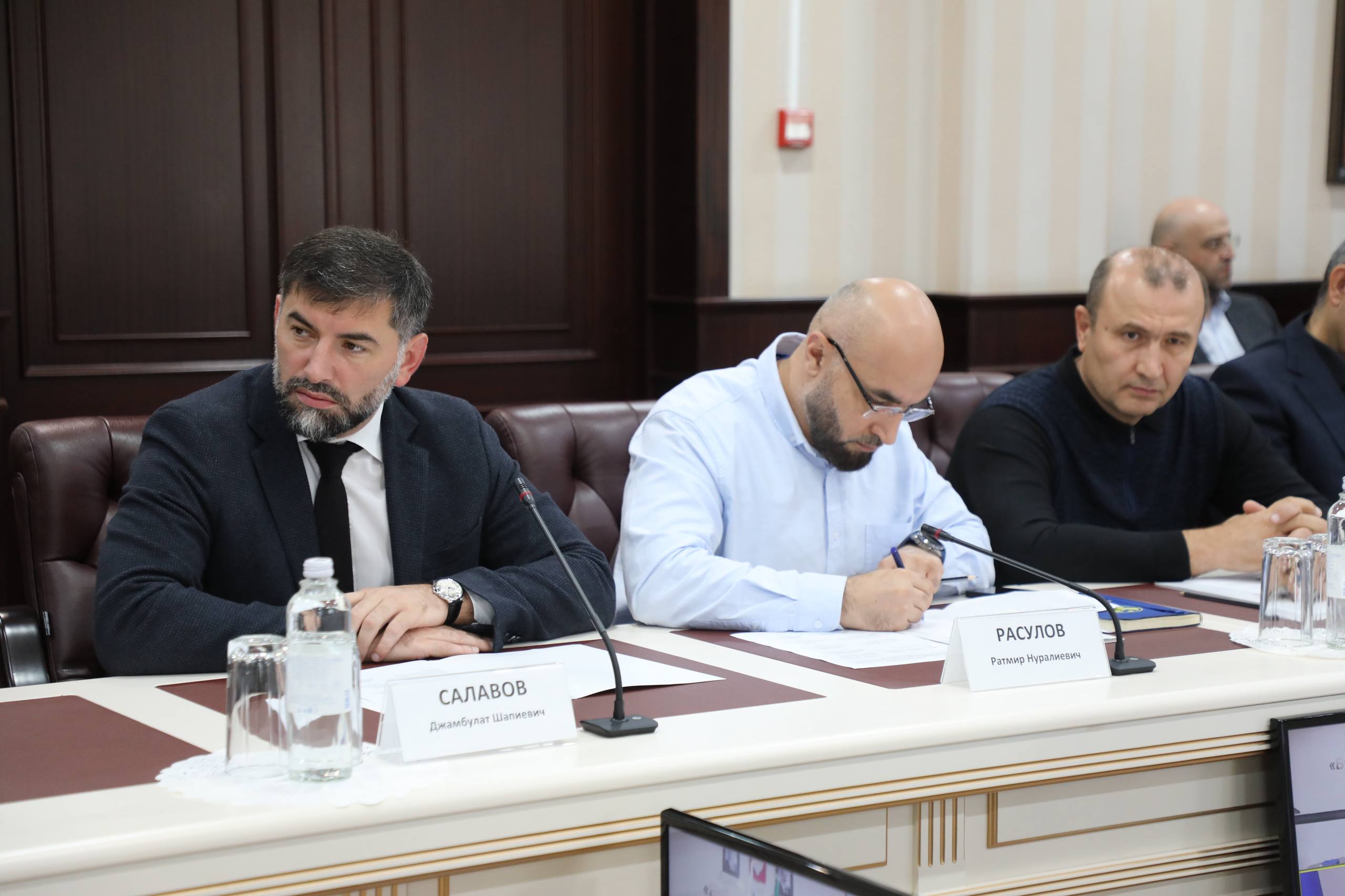 Свыше 120 специалистов и 45 единиц техники системы РСЧС привлечены к работам по устранению последствий ливня в Дагестане