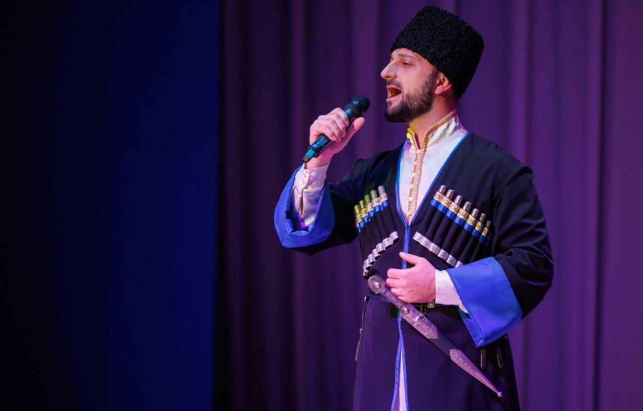 Абдулмуслим Абдулмуслимов поздравил жителей ЗАТО Александровск со 126-летием г. Полярный и 68-летием г. Гаджиево
