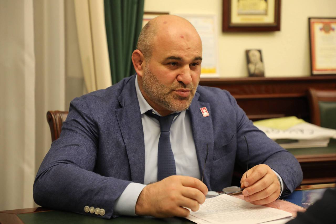 Абдулмуслим Абдулмуслимов провел рабочую встречу с министром спорта Дагестана Сажидом Сажидовым