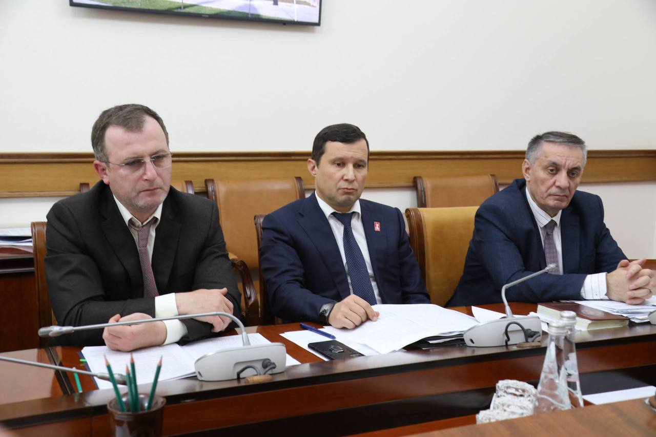 Правительство Дагестана усилит контроль за погашением кредиторской задолженности медучреждений