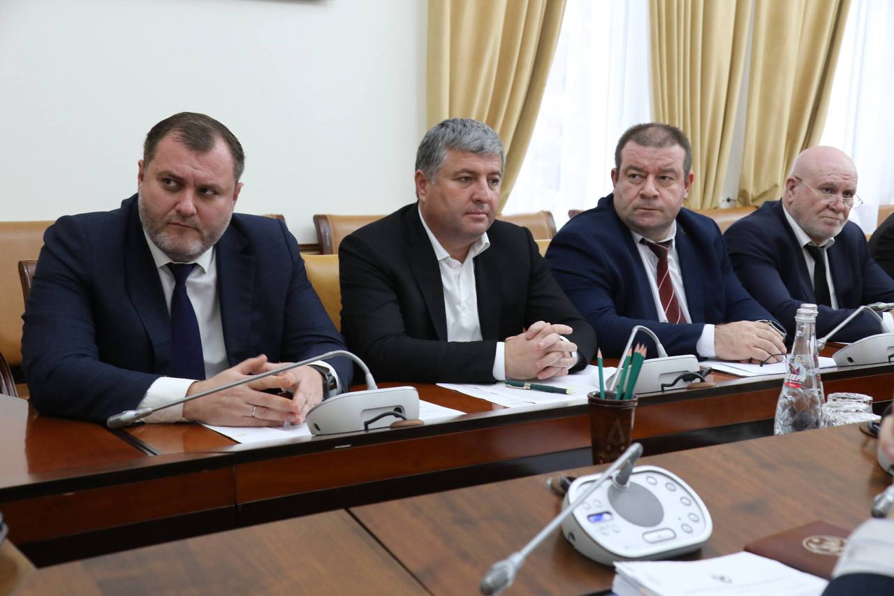 Правительство Дагестана усилит контроль за погашением кредиторской задолженности медучреждений