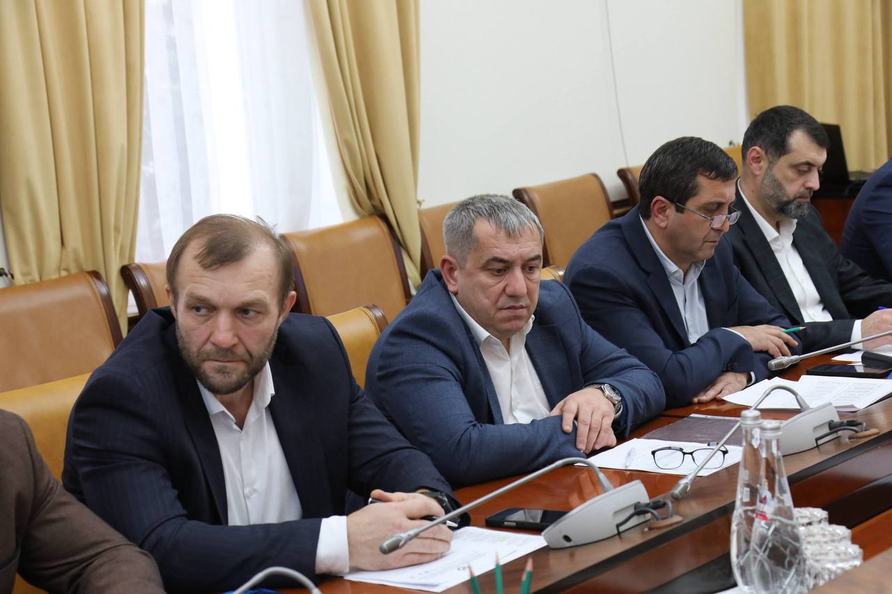 Правительство Дагестана усилит контроль за погашением кредиторской задолженности медучреждений