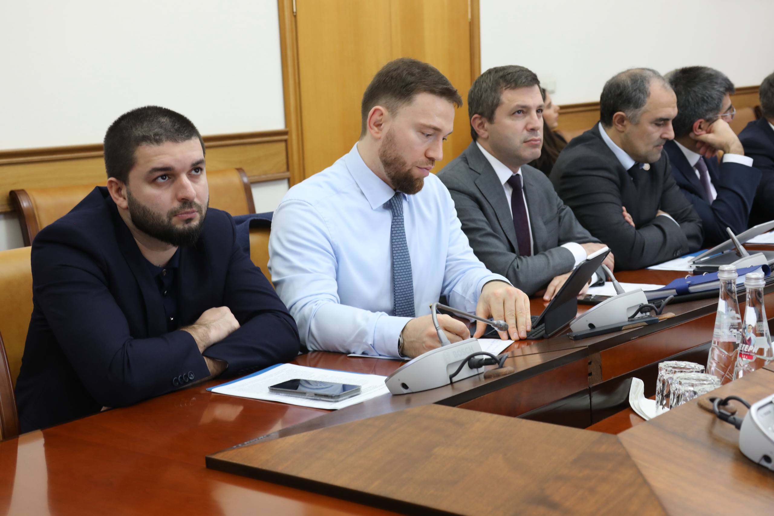 Эксперты дали рекомендации Правительству Дагестана по внедрению ИИ в систему социально-экономического развития региона