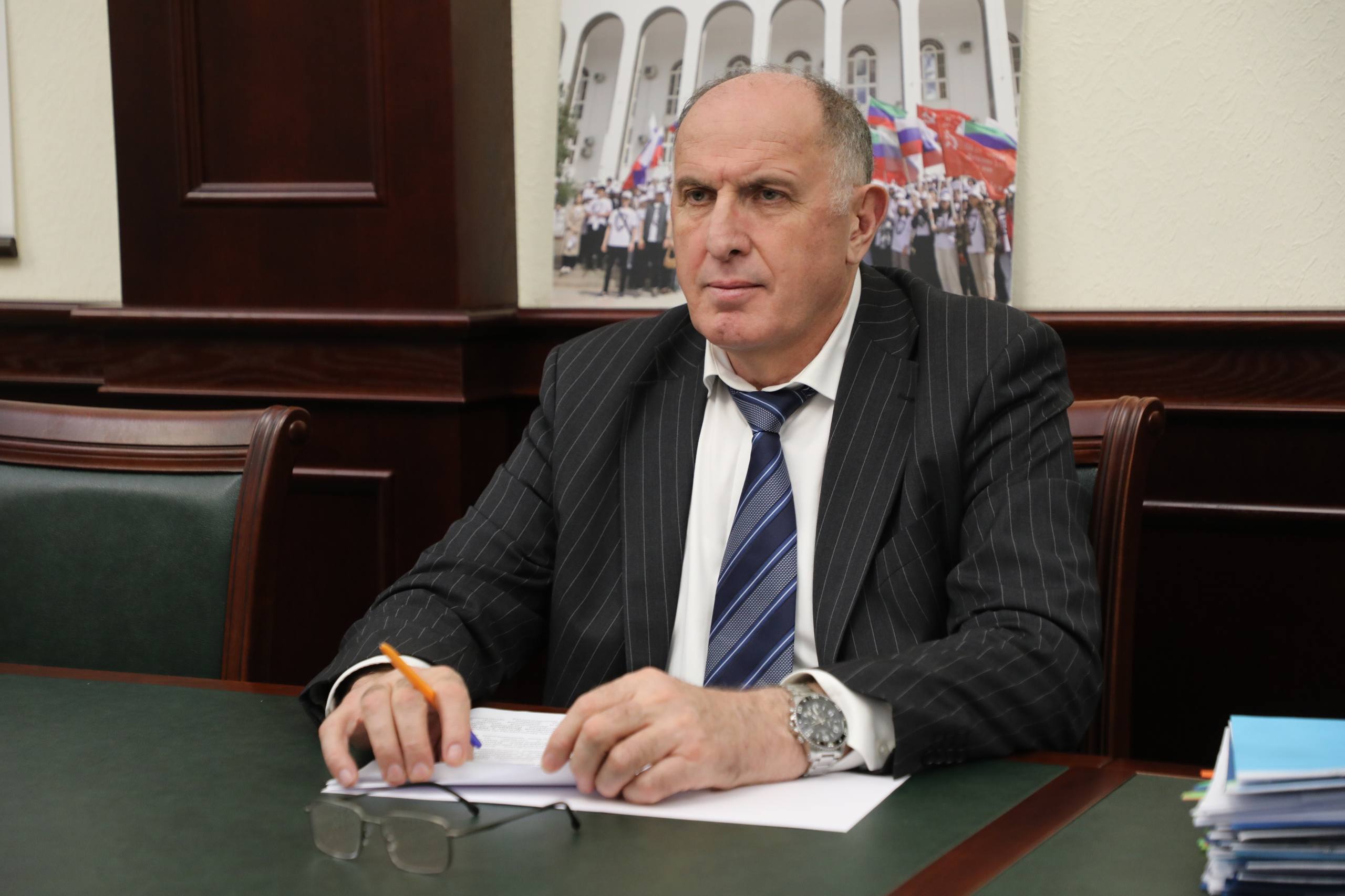 Абдулмуслим Абдулмуслимов провел рабочую встречу с главой Миннаца Дагестана