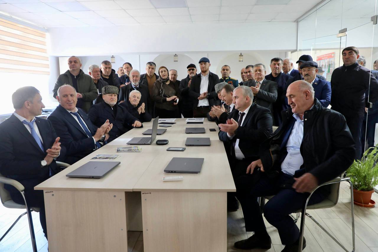 Новую модельную библиотеку открыли в Казбековском районе