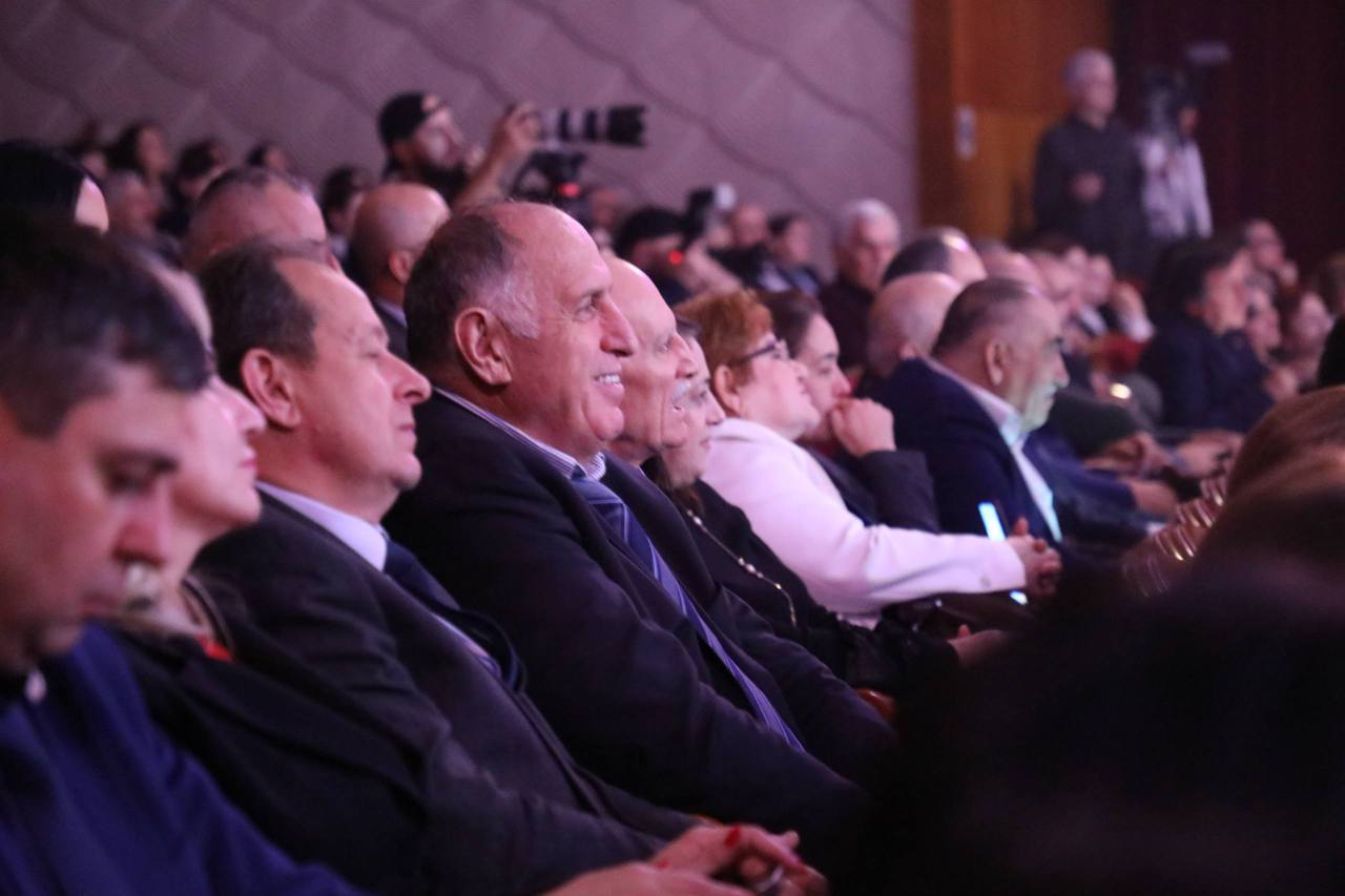 Абдулмуслим Абдулмуслимов поздравил ансамбль песни и танца «Дагестан» с 90-летним юбилеем
