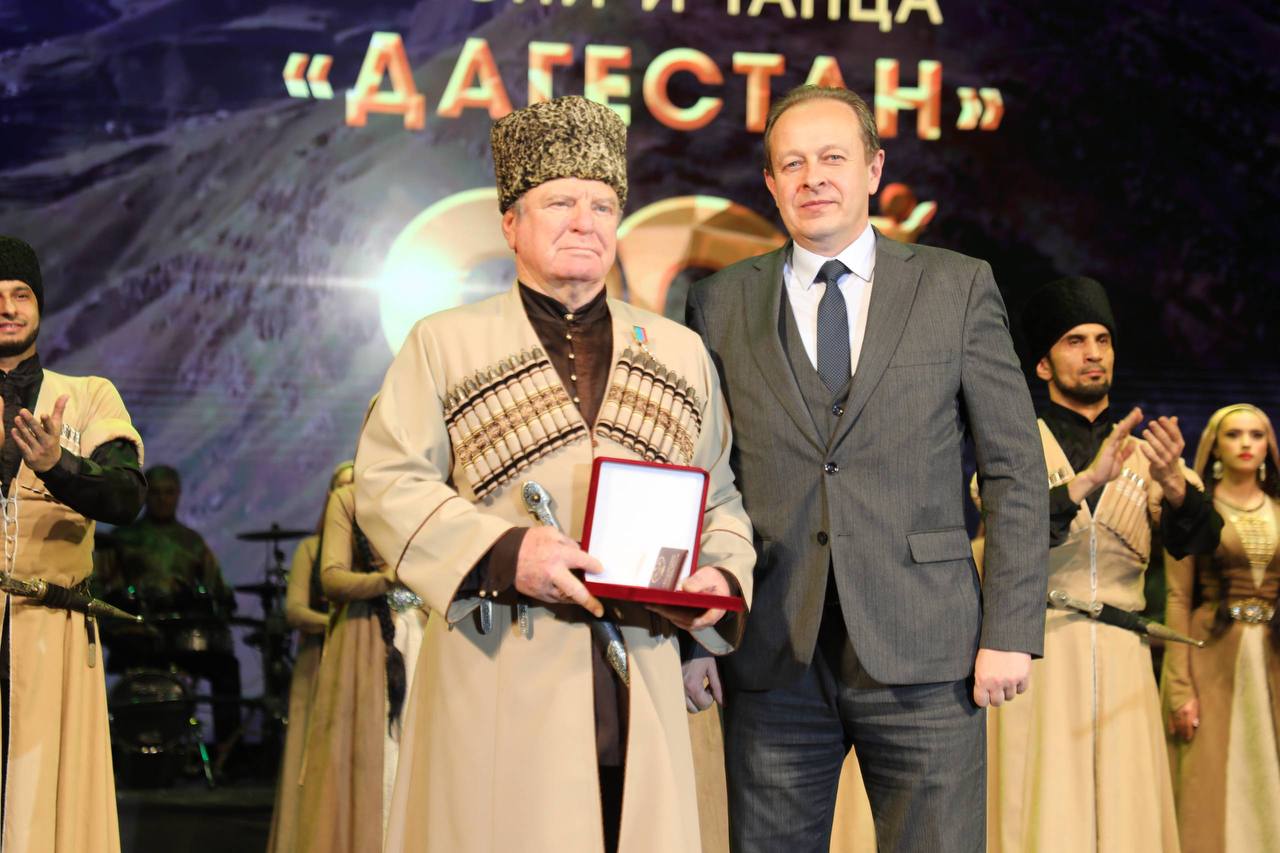 Абдулмуслим Абдулмуслимов поздравил ансамбль песни и танца «Дагестан» с 90-летним юбилеем