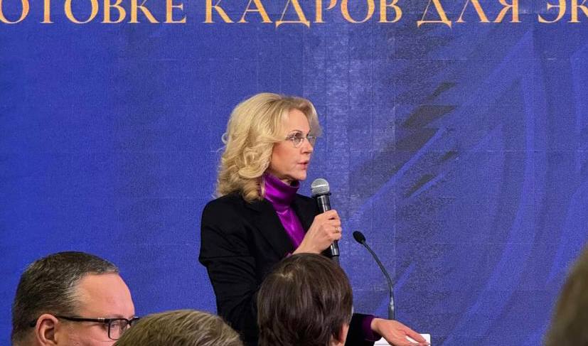 Абдулмуслим Абдулмуслимов принял участие в работе комиссии Госсовета по направлению «Кадры»