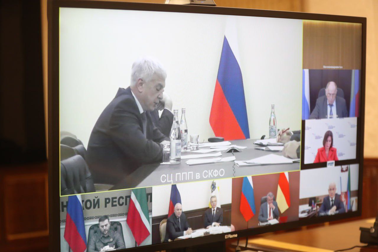 Абдулмуслим Абдулмуслимов принял участие в заседании Совета при полпреде Президента РФ в СКФО