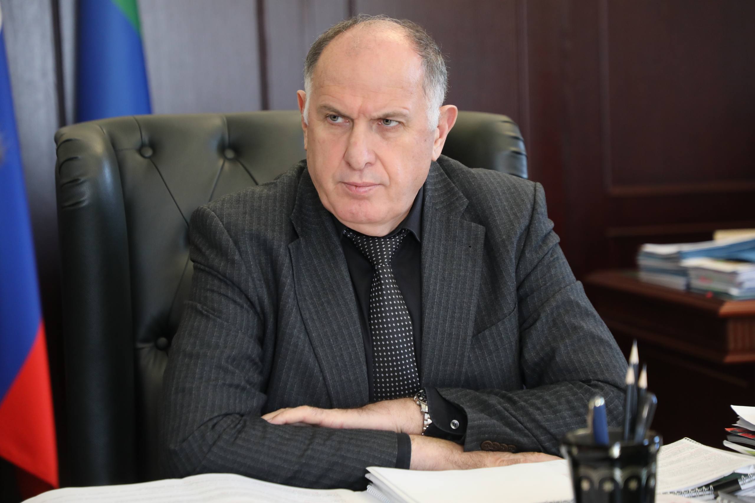 Абдулмуслим Абдулмуслимов встретился с руководством ресурсоснабжающих компаний