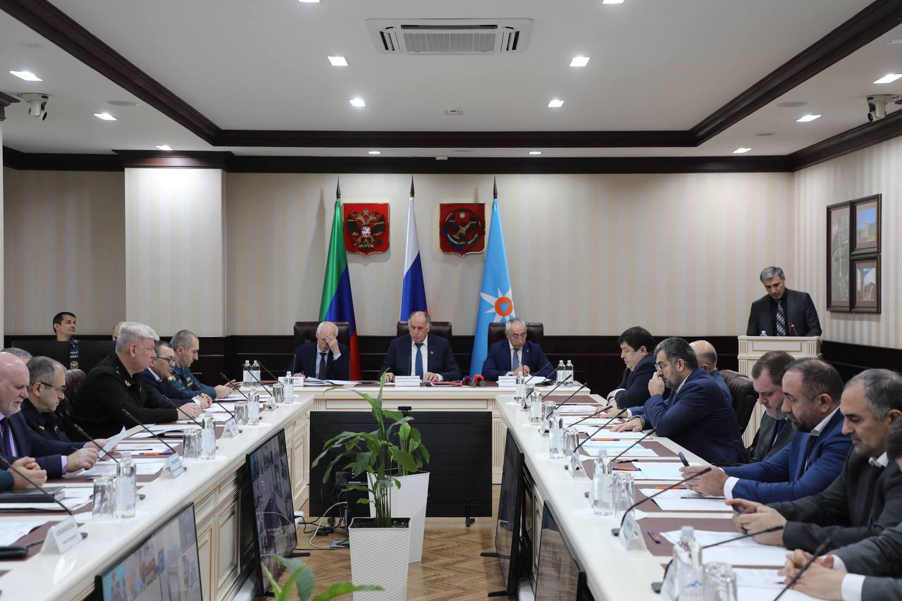 Органы власти Дагестана перейдут на повышенный режим готовности в период новогодних выходных