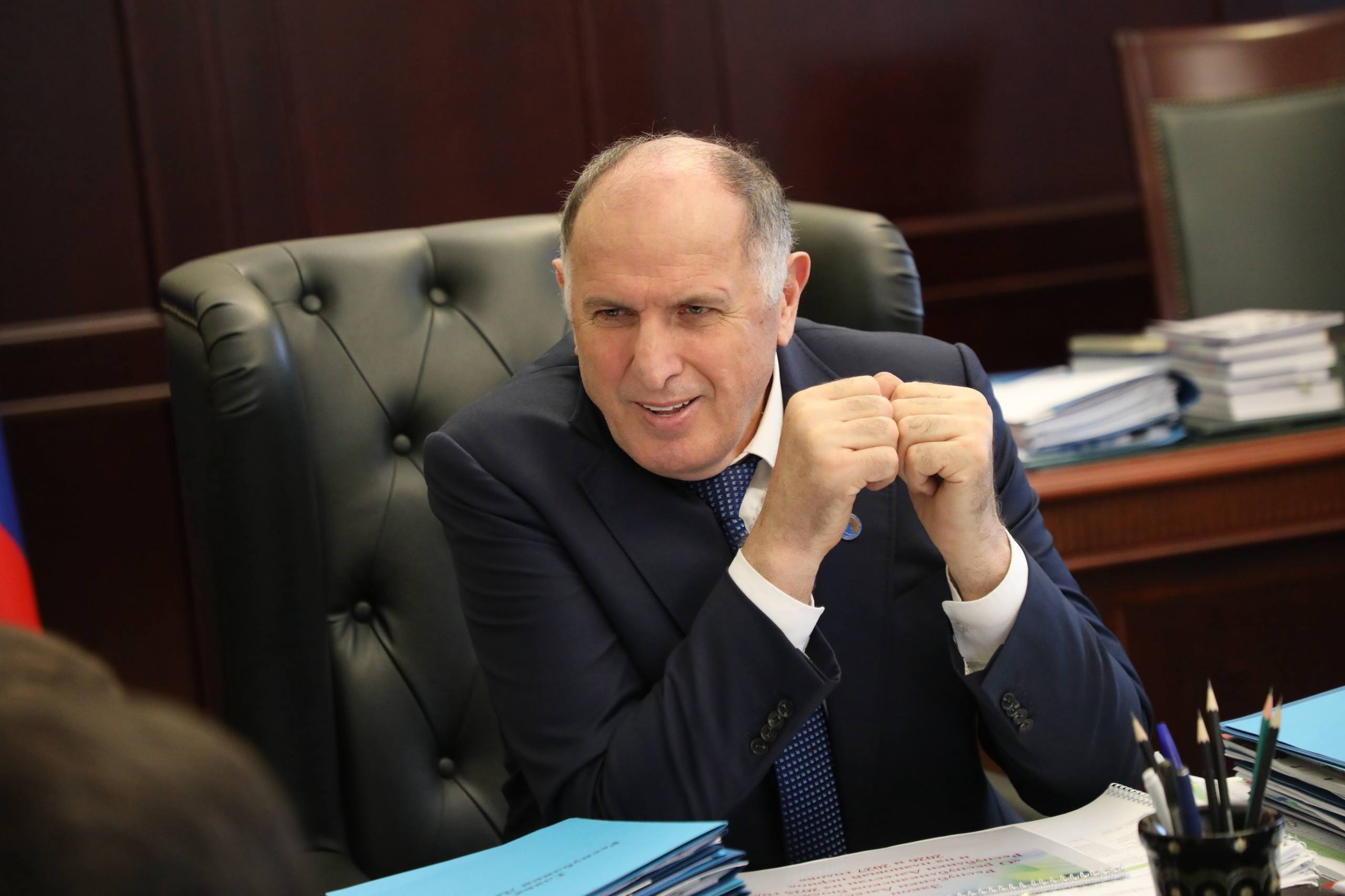 Экскурсию по Дому Правительства провели для школьников Махачкалы