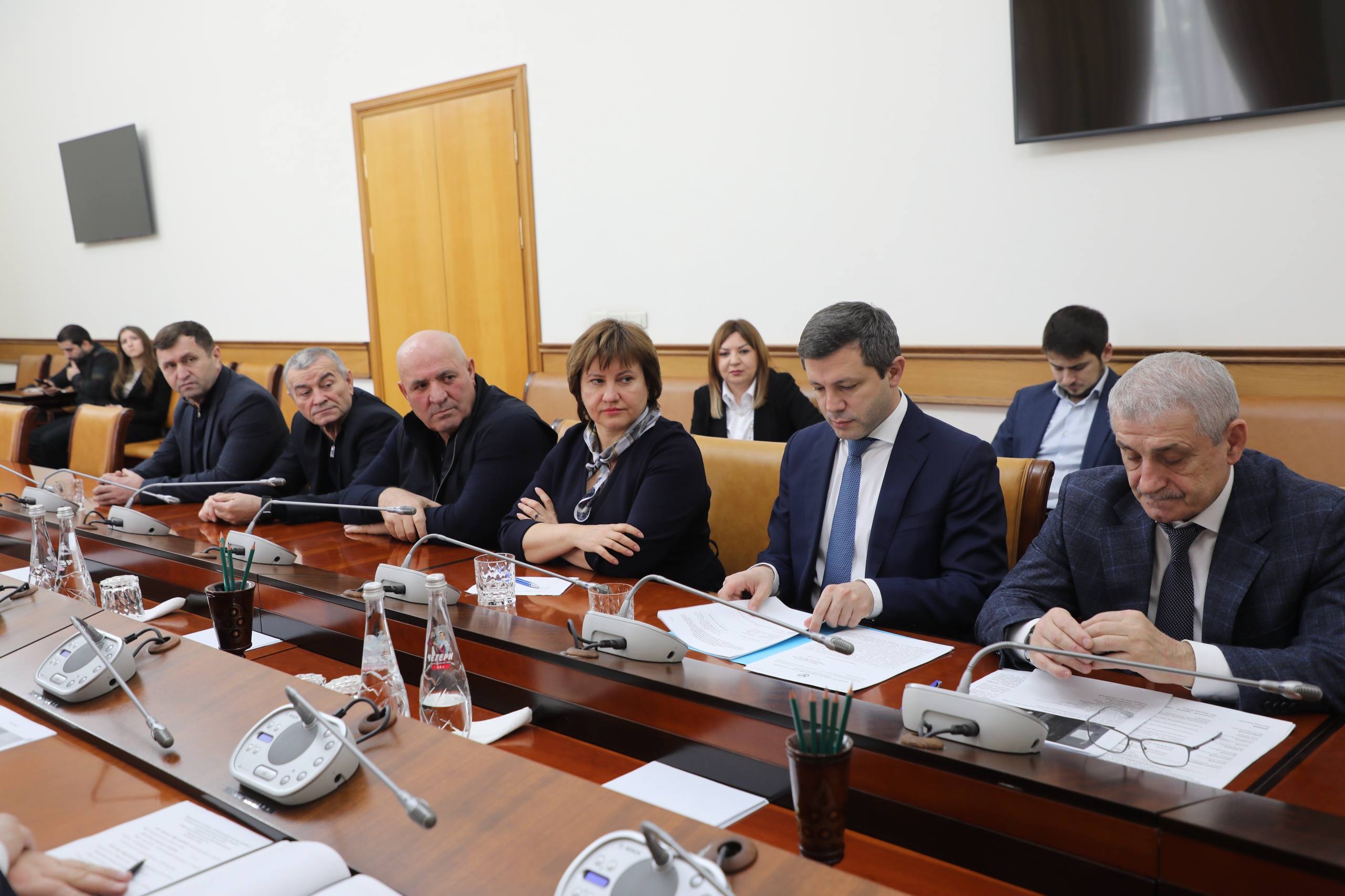 Абдулмуслим Абдулмуслимов встретился с представителями крупных оптовых организаций Дагестана