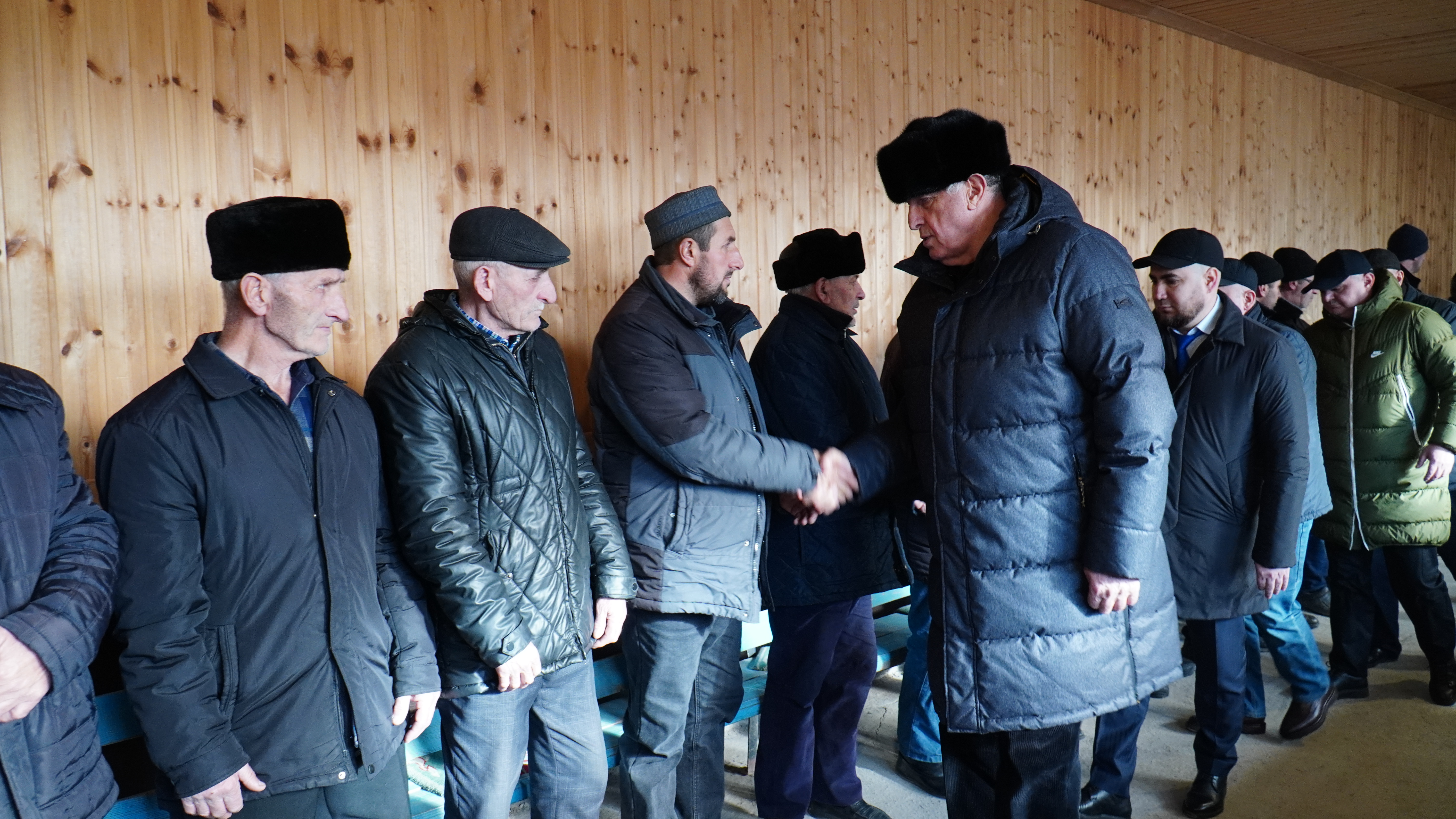 Абдулмуслим Абдулмуслимов выразил соболезнования семьям погибших при доставке гуманитарного груза дагестанцев