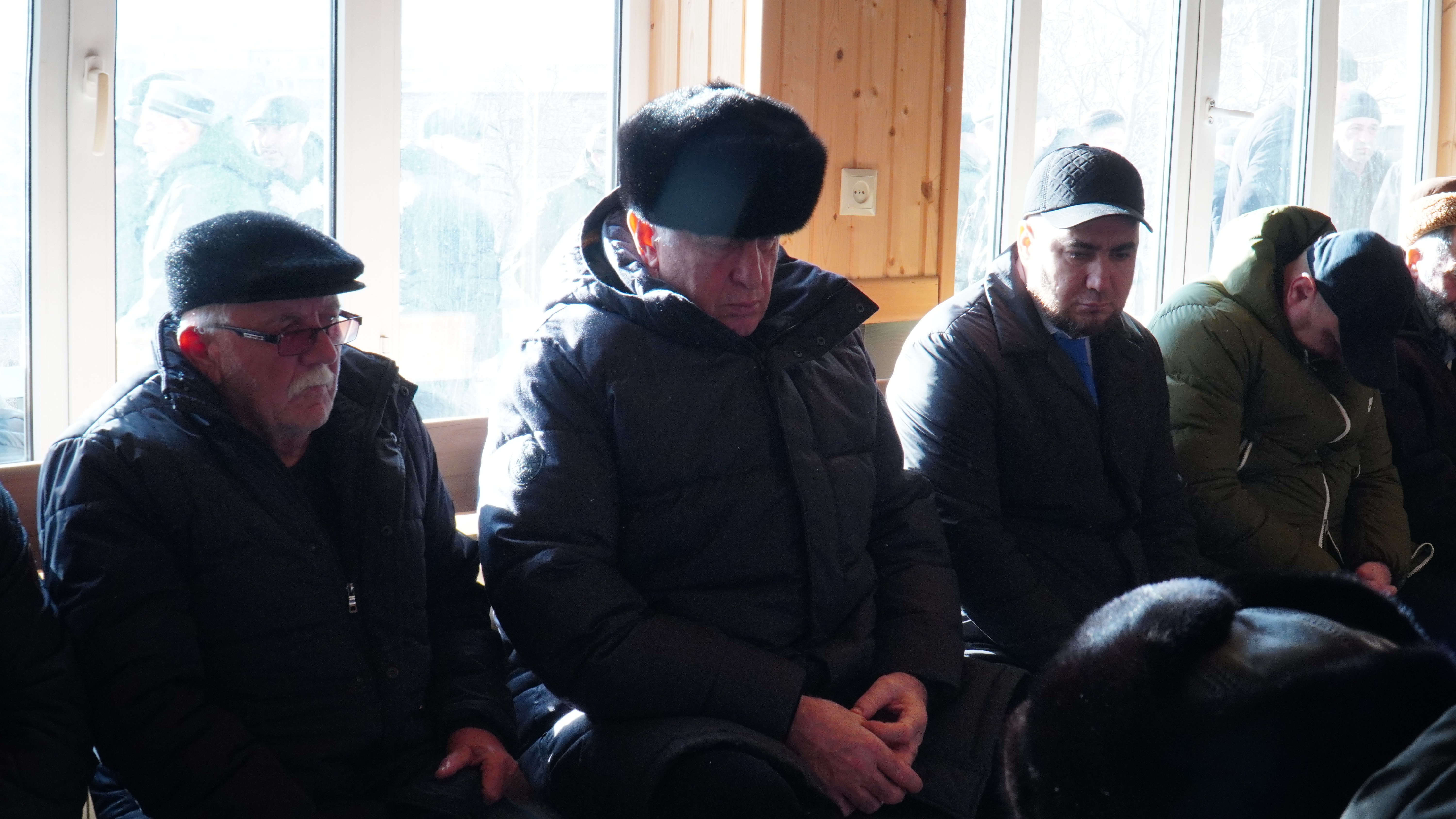 Абдулмуслим Абдулмуслимов выразил соболезнования семьям погибших при доставке гуманитарного груза дагестанцев