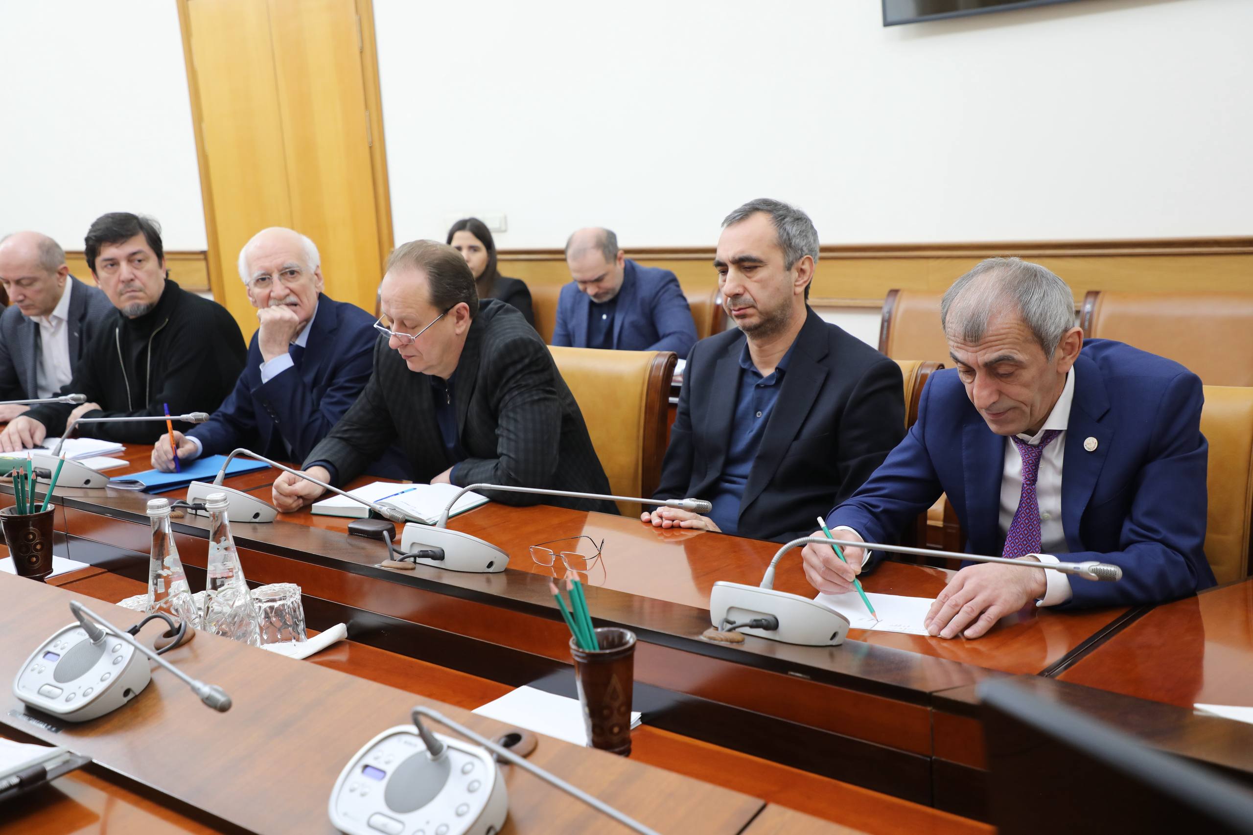 Абдулмуслим Абдулмуслимов провел первое в 2026 году оперативное совещание с членами Правительства Дагестана