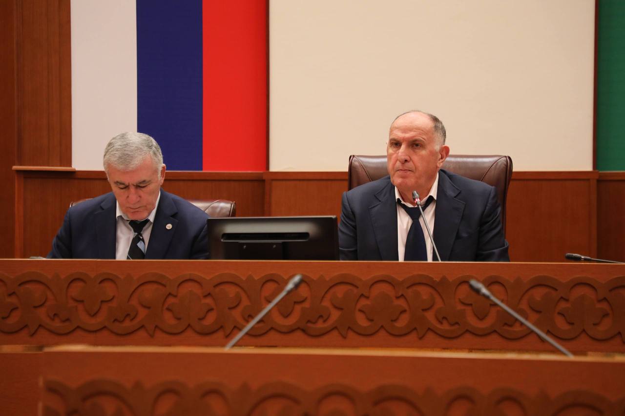 Абдулмуслим Абдулмуслимов провёл расширенное совещание с составом Правительства Дагестана