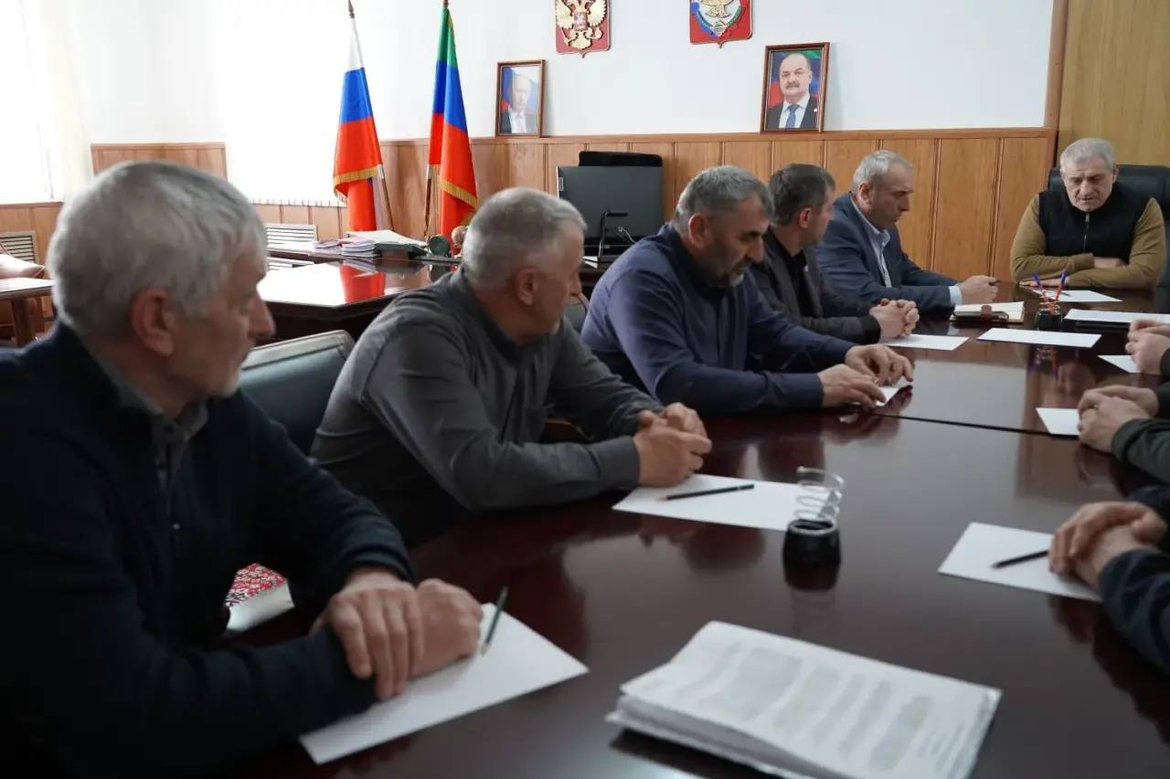 Ризван Газимагомедов провёл выездное совещание в Ботлихском районе