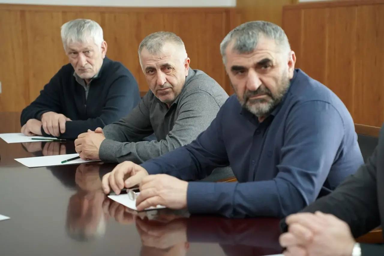 Ризван Газимагомедов провёл выездное совещание в Ботлихском районе