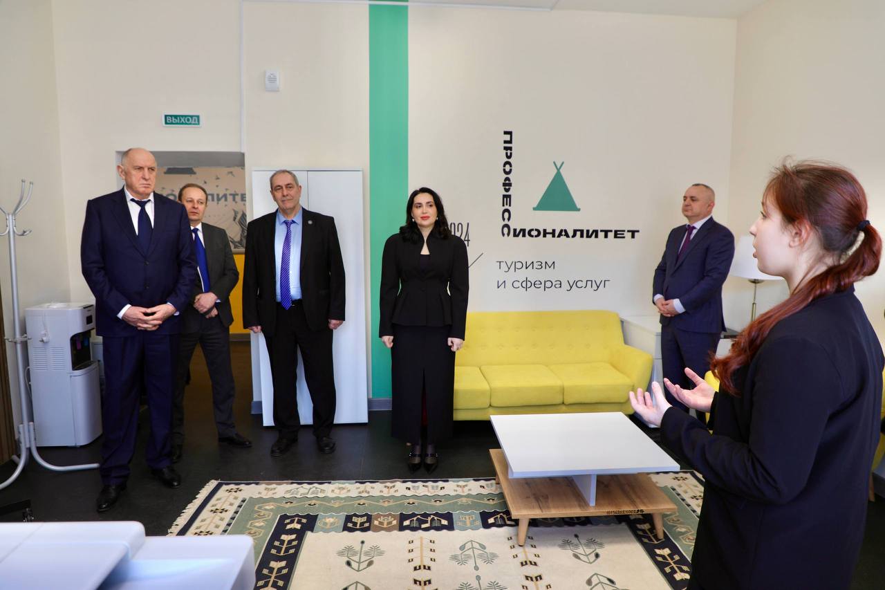 Абдулмуслим Абдулмуслимов положительно оценил реализацию проекта «Профессионалитет» на базе колледжа туризма и сервиса ДГУНХ