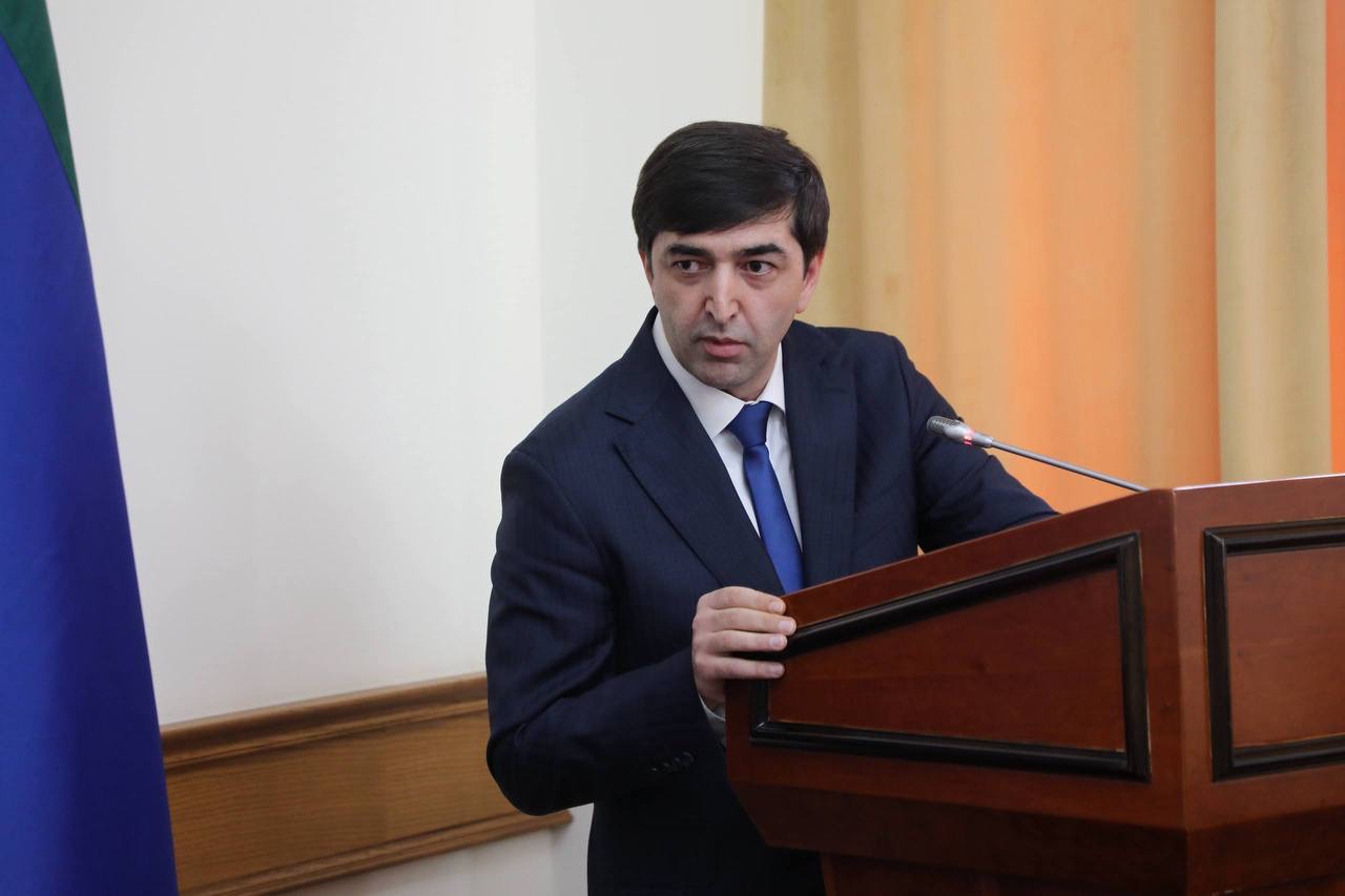 Премьер Дагестана поручил переформатировать работу по лицензированию УК