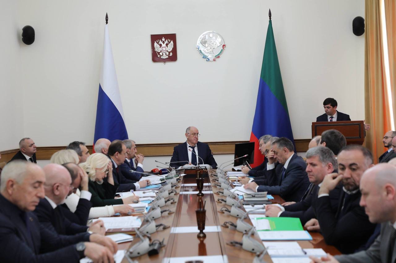 Премьер Дагестана поручил переформатировать работу по лицензированию УК