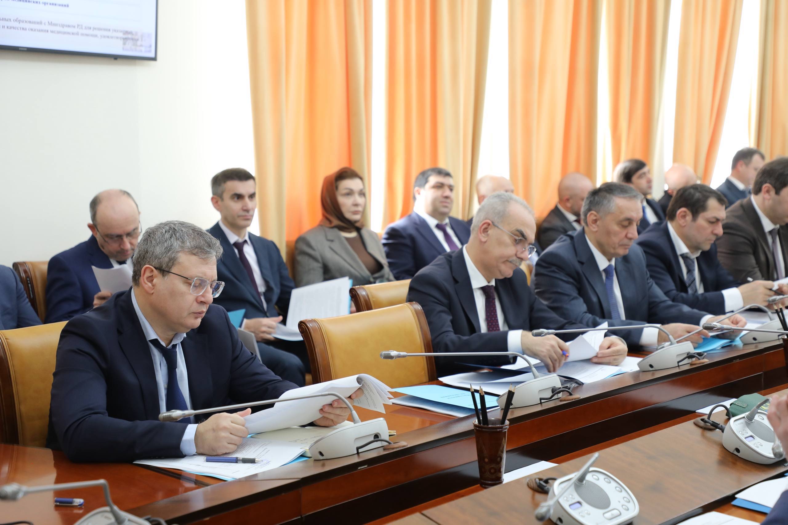 Премьер Дагестана поручил переформатировать работу по лицензированию УК