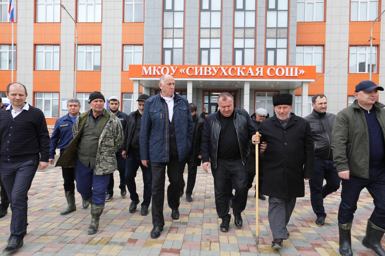 Абдулмуслим Абдулмуслимов осмотрел пострадавшие от паводка территории населенных пунктов в Хасавюртовском районе