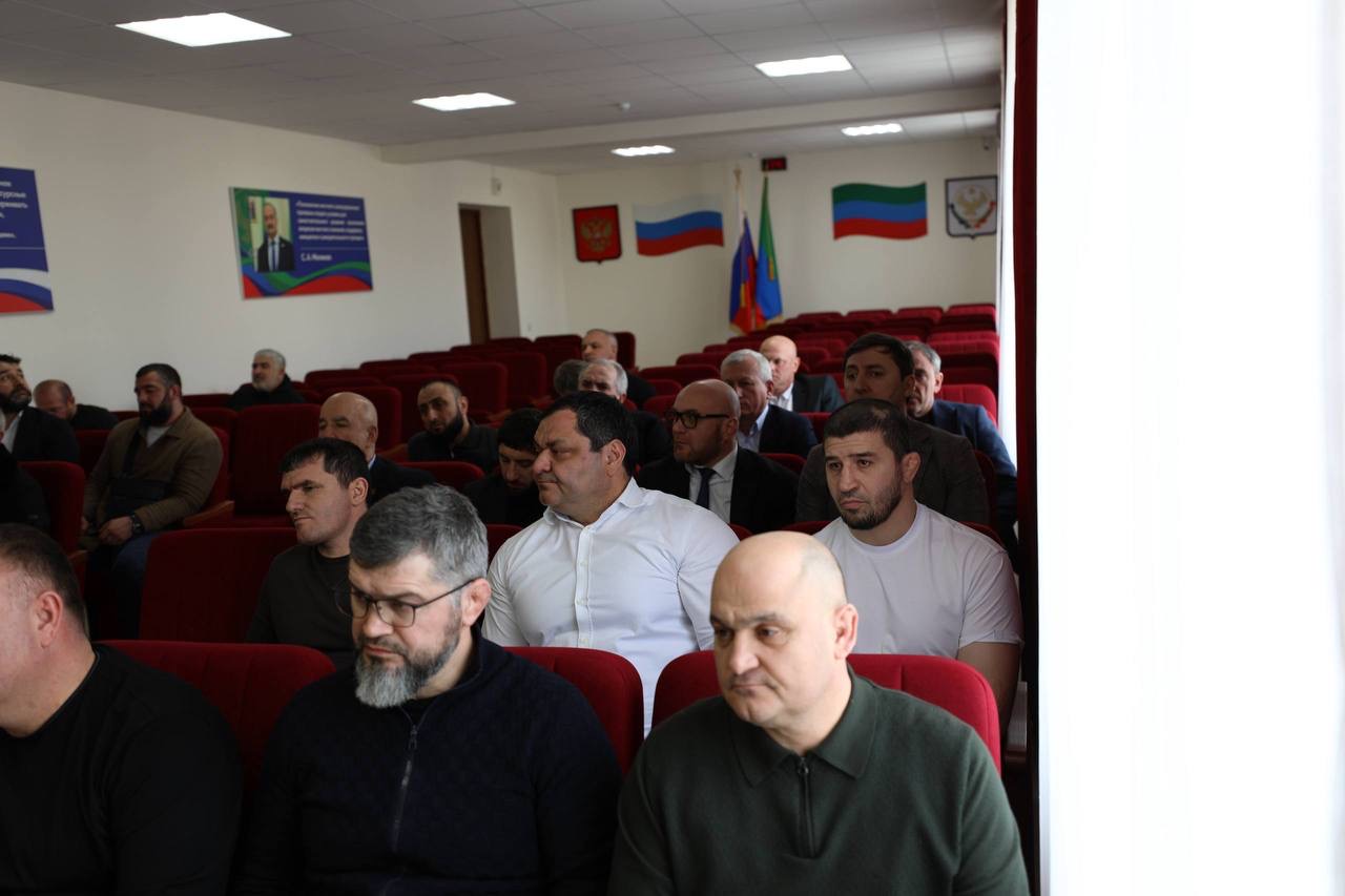 Абдулмуслим Абдулмуслимов провел совещание в Хасавюртовском районе по ситуации с паводком