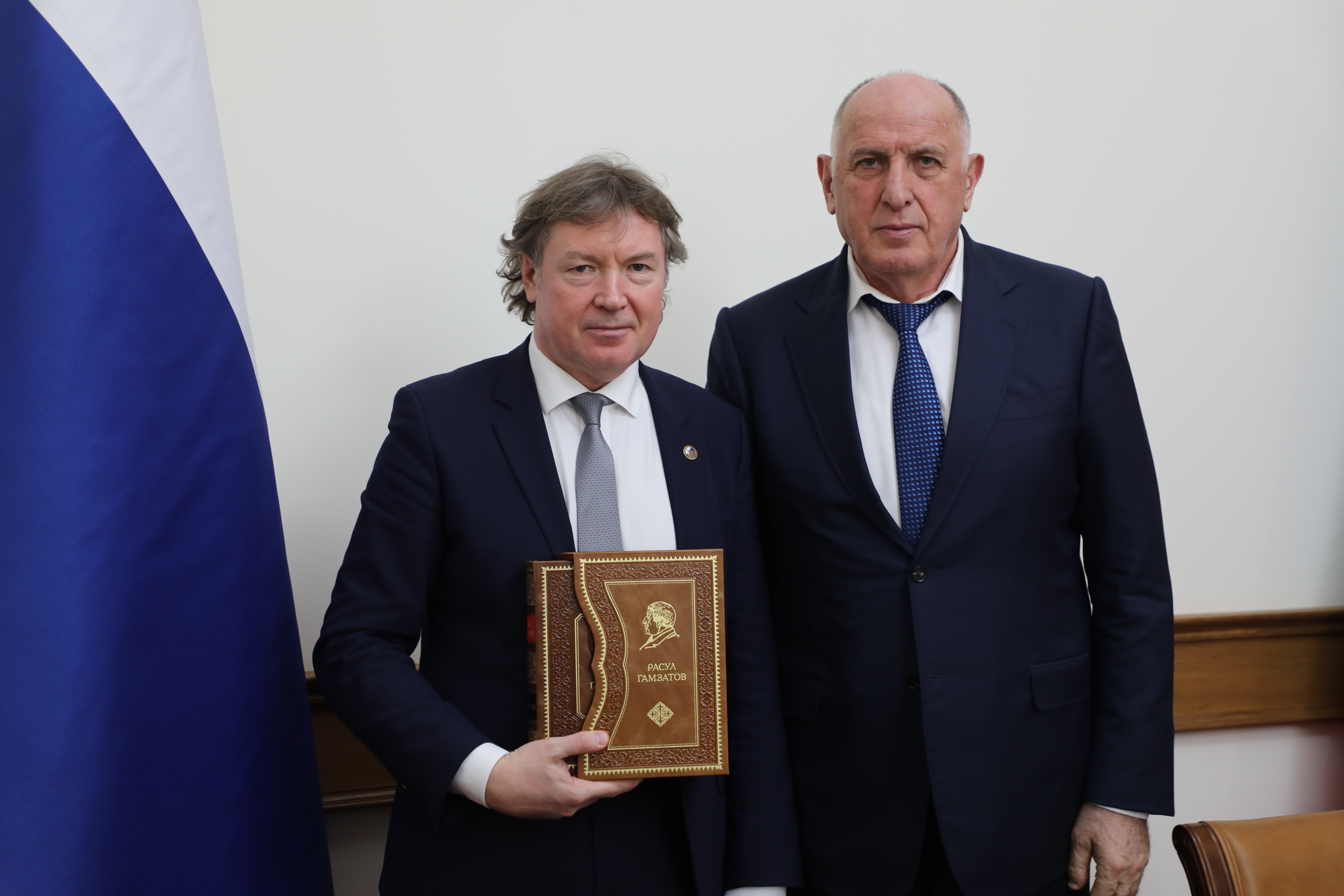 Абдулмуслим Абдулмуслимов провел встречу с представителями Общественной палаты РФ