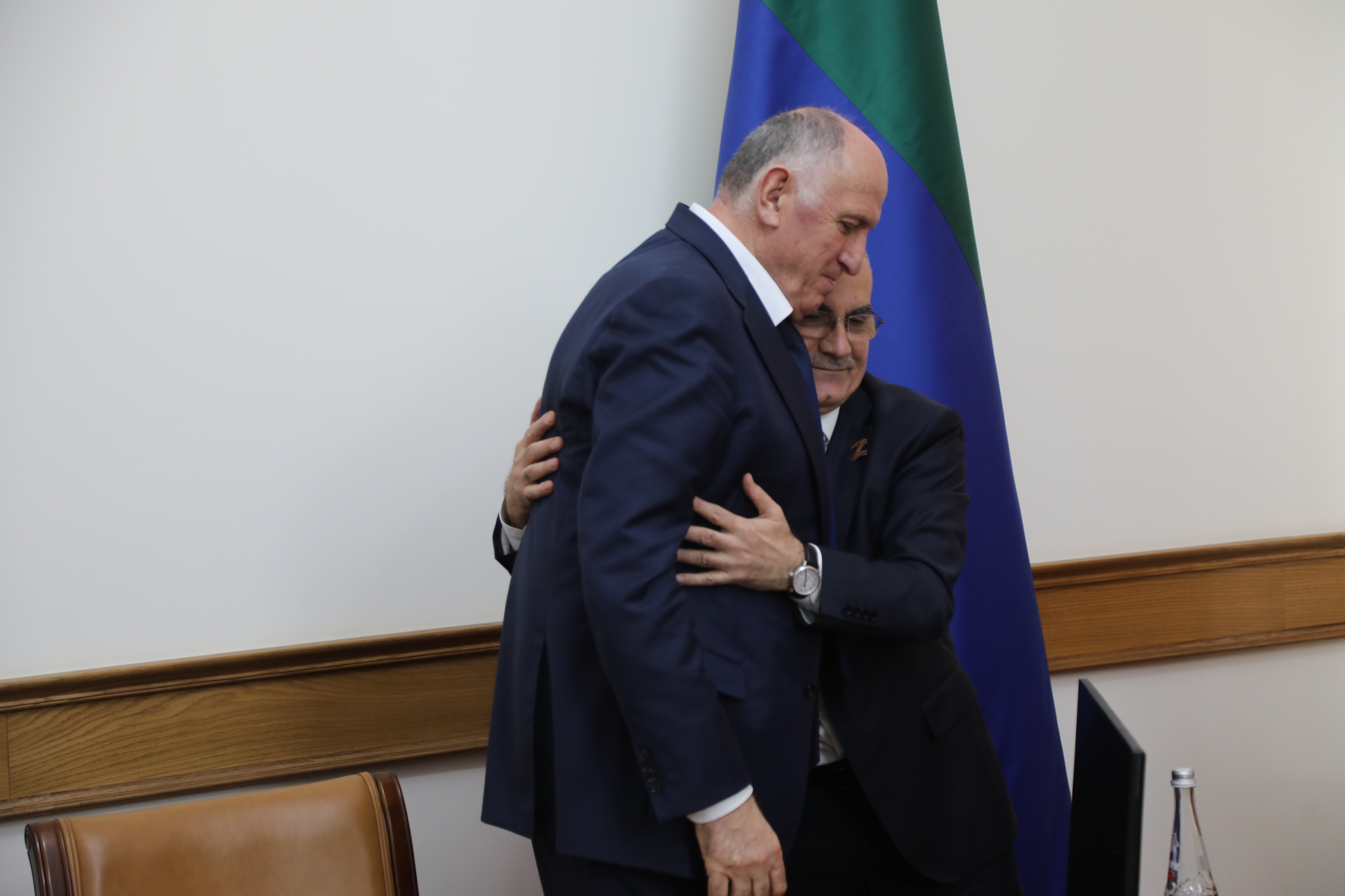 Абдулмуслим Абдулмуслимов попрощался с коллективом Правительства Дагестана