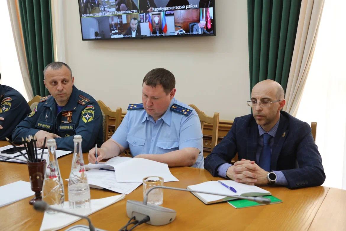 Нариман Абдулмуталибов провел оперативное совещание по обеспечению пожарной безопасности в Дагестане