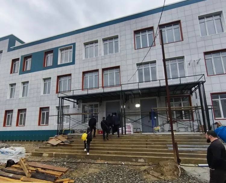 В Махачкале завершается строительство двух новых школ вместимостью 604 места каждая