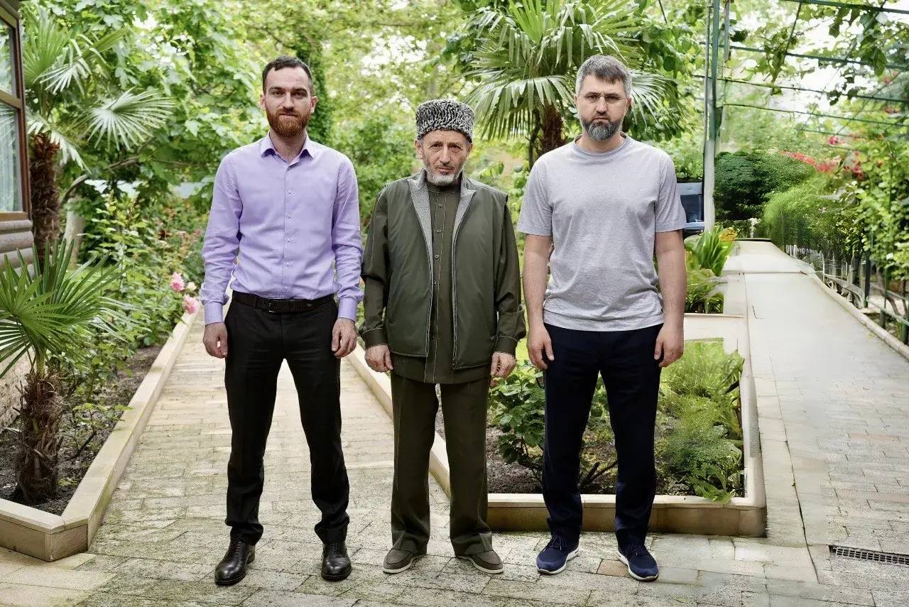 Магомед Рамазанов и муфтий Дагестана Ахмад Афанди Абдулаев совершили праздничную молитву в центральной Джума мечети