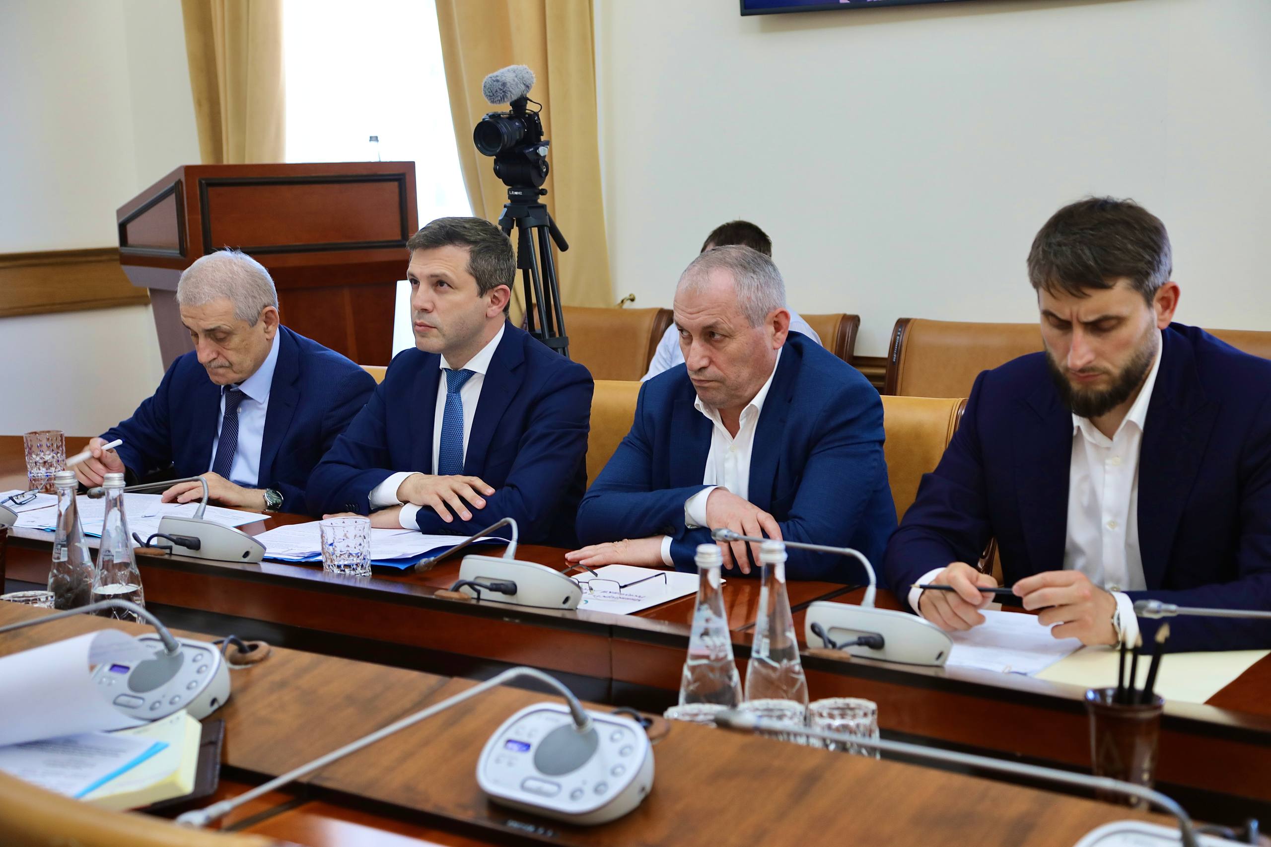 Магомед Рамазанов провел встречи с руководством промышленных предприятий Дагестана