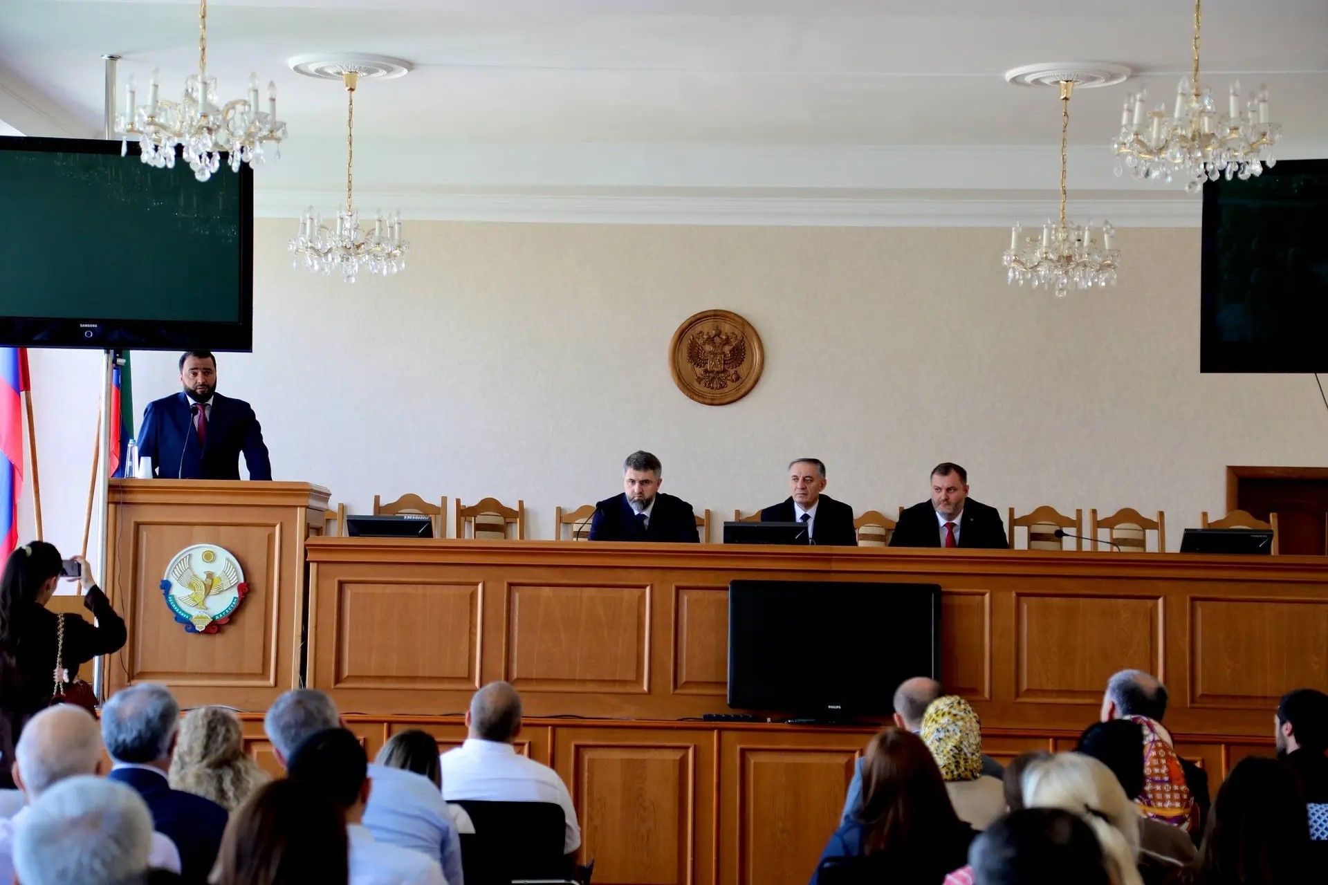 Магомед Рамазанов представил коллективу Минздрава Дагестана нового руководителя