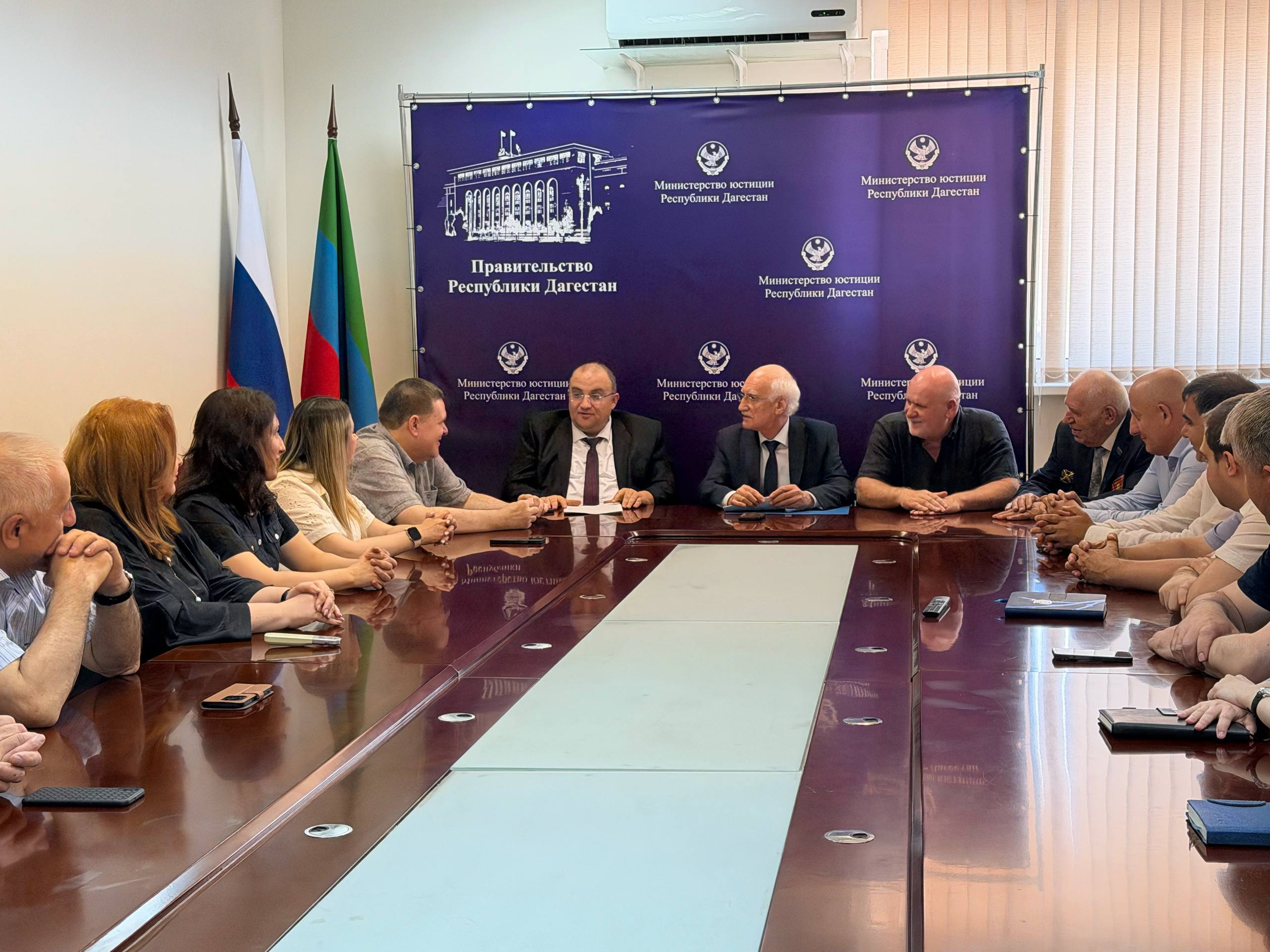 Коллективу Минюста Дагестана представили нового руководителя